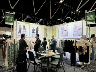 La exposición de accesorios textiles y de indumentaria comienza con la bienve...