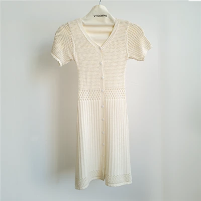 Vestido suéter de canalé color crema