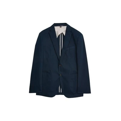 ¿Cuál es el ancho de la solapa estándar para un blazer masculino?