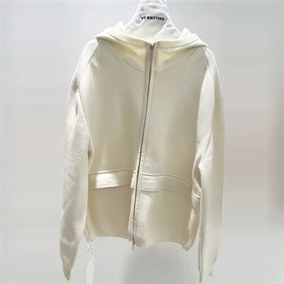 Chaqueta para hombres caminando